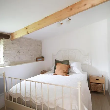 Greengates Sage Beautiful Rural French Hot Tub Heated Pool Apartment *